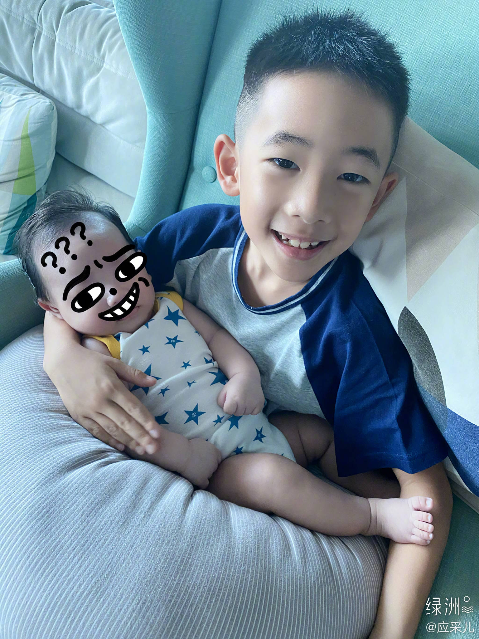 應采兒倆兒子上演“兄弟情深”戲碼，小小春帥氣，hoho可愛