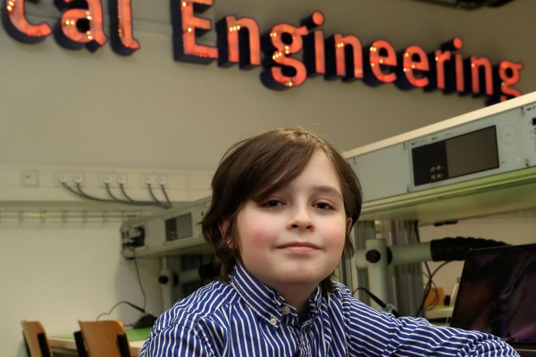 世界级“神童”！8岁男孩上大学，自称最爱的科