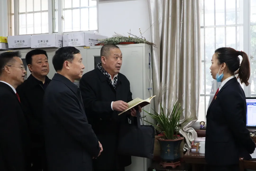 教育整頓信陽在行動 | 省政法隊伍教育整頓第十五駐點指導組副組長龐景玉一行深入浉河法院檢查指導工作