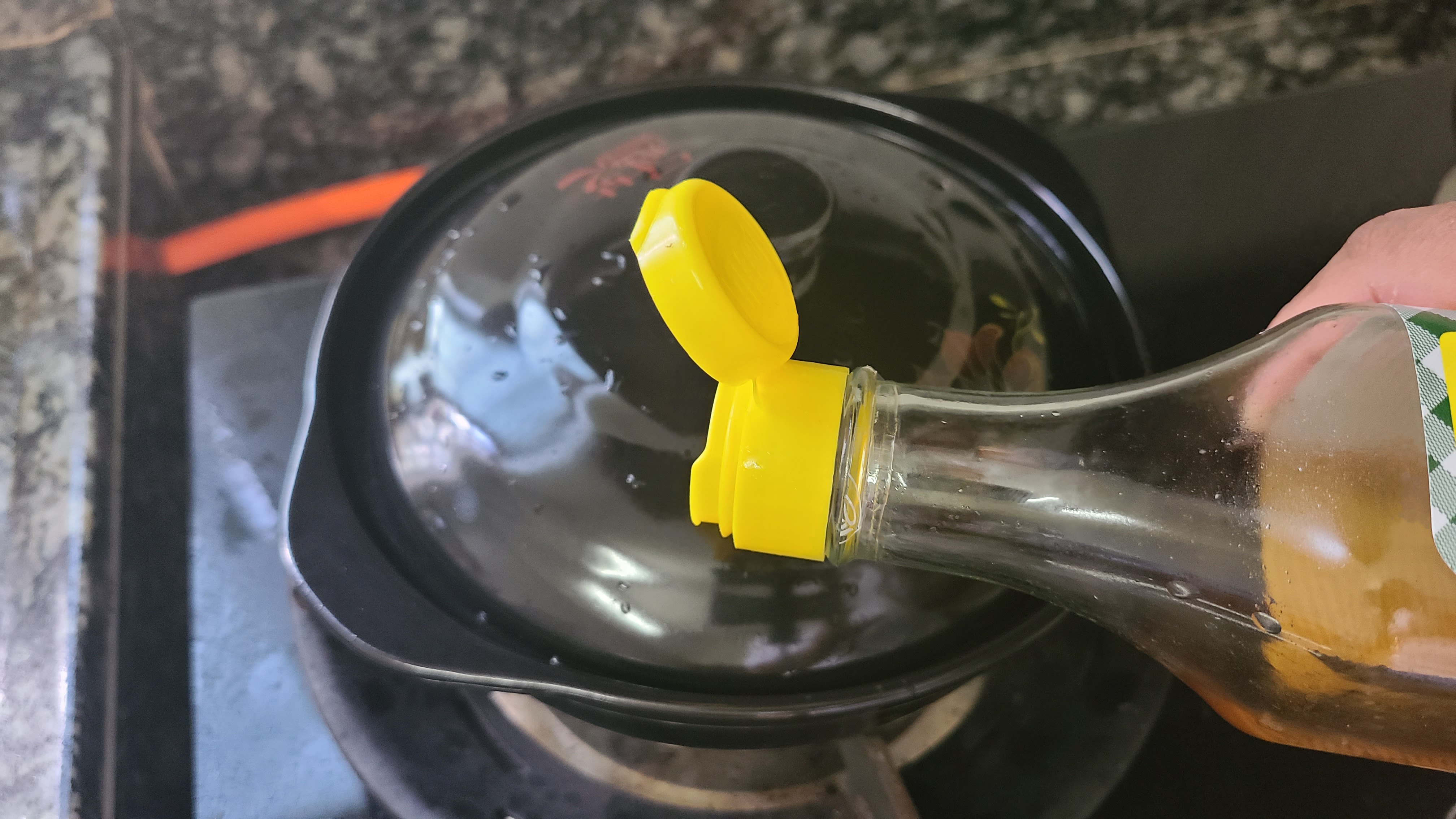 焗鸡翅，广东人这样做鸡翅很好吃，不用水也能做，太香了