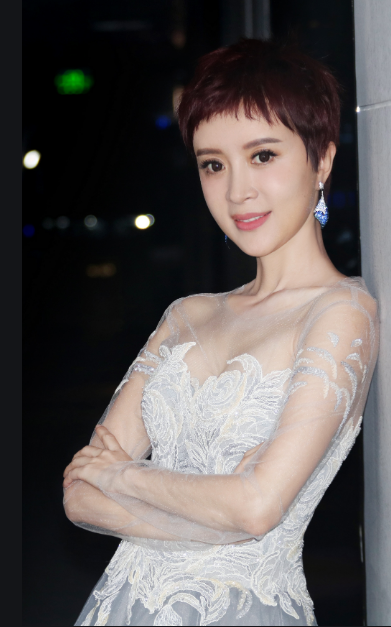 她以为自己长得很洋气，所以表示自己演不了农