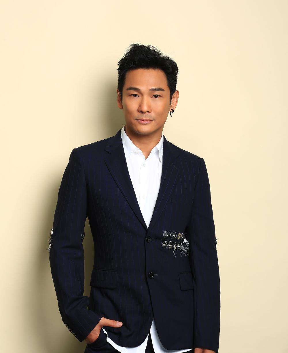 林志颖上亿豪宅有多豪？客厅摆法拉利做装饰，