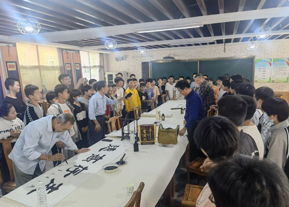 邯郸临漳四中举行迎国庆系列活动