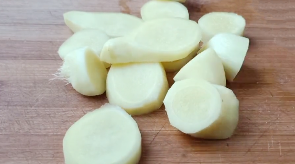 天气冷了，常做这手工古法黑姜糖来吃，简单易学，常吃全身都热和