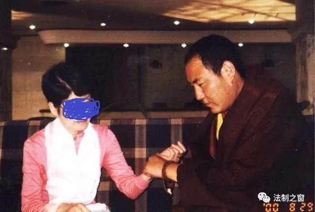 把藏医药文化传播到国内外的阿旺洛桑藏医博士