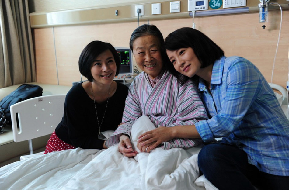 “可云”徐露：当红时隐退，嫁大7岁老公，46岁和17岁女儿似姐妹