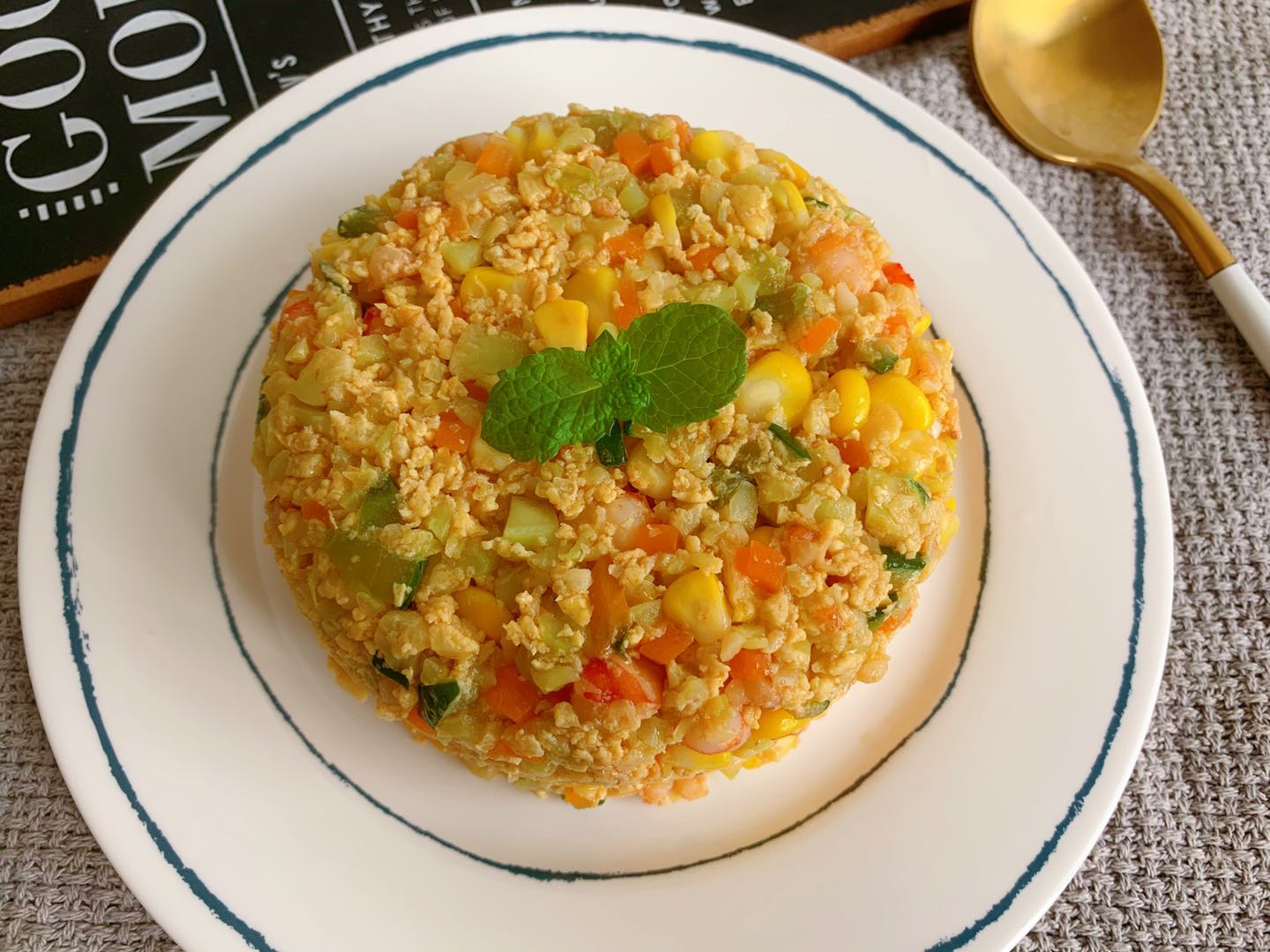 欧阳娜娜同款减脂餐，简单易做低脂饱腹，晚上照着吃，体重蹭蹭降