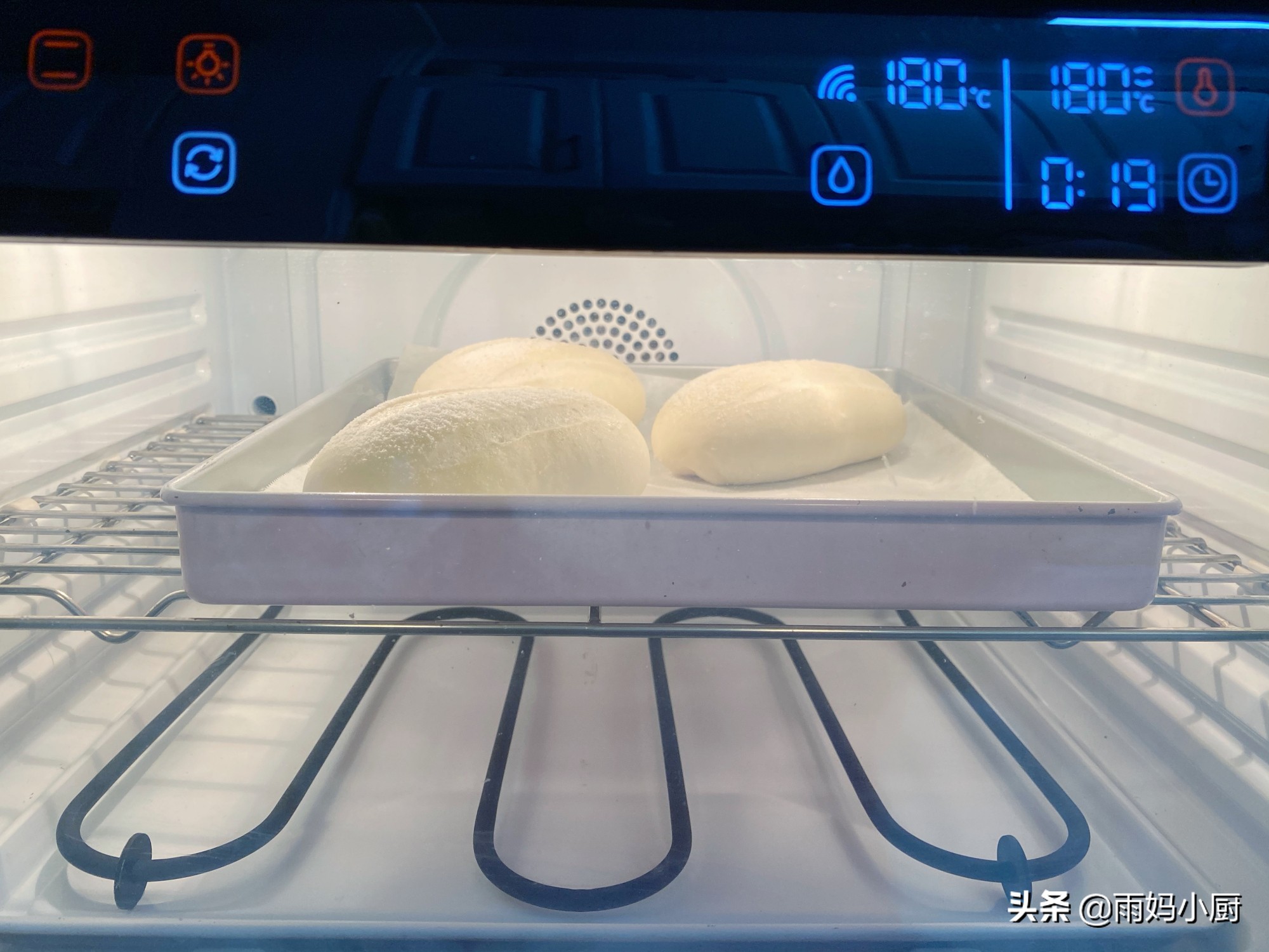 春天愛吃的早餐，奶香濃郁的牛奶哈斯早餐包，香氣四溢又鬆軟