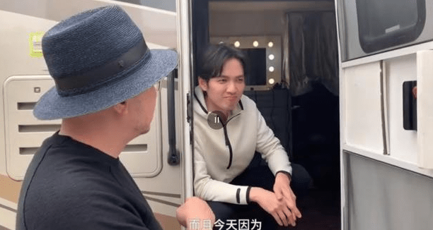 郭麒麟体重曾达196斤，因肥胖产生自卑心理，减下74斤后常年吃药