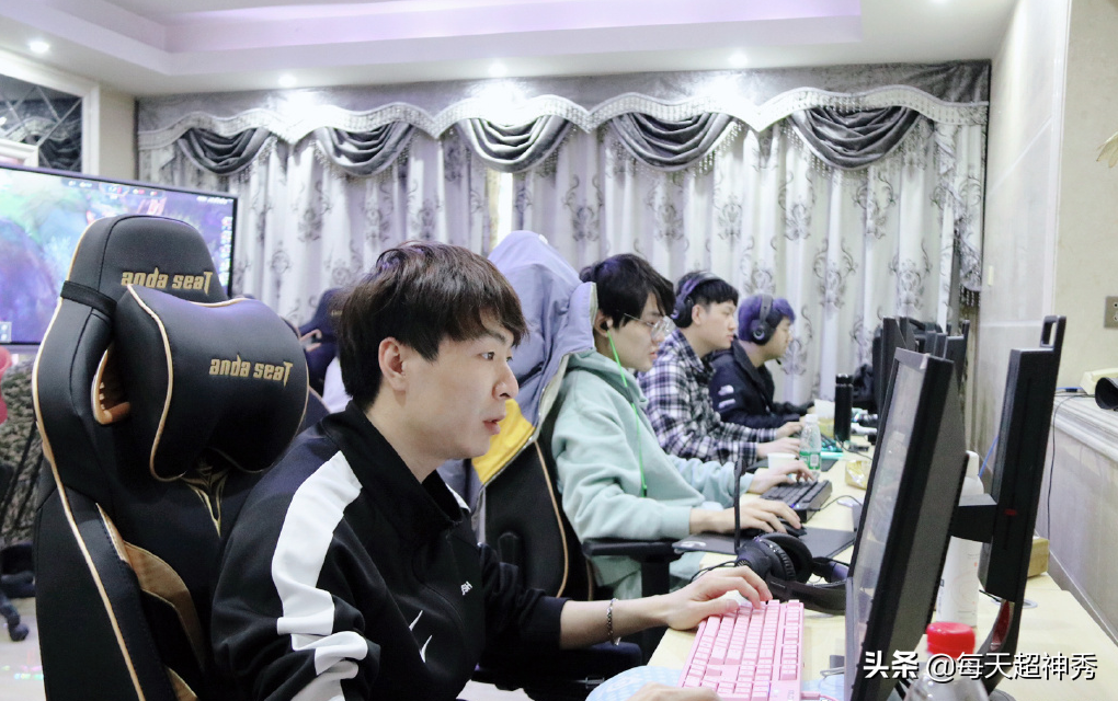 LPL focus is right perform definitely, bold of WE of wolf travel straight face will, XUN encounters Tarzan