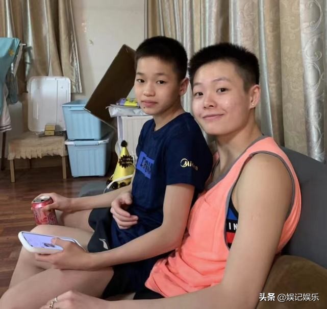全红婵爸爸拒收20万慰问金，称不想消费女儿的热度，现场照曝光