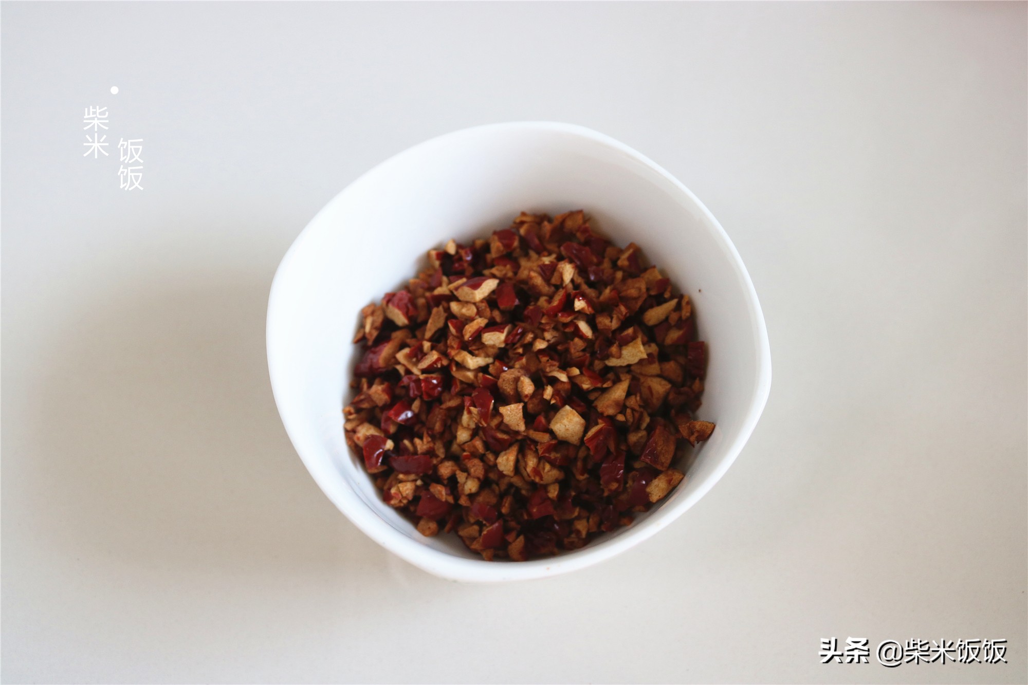 3个鸡蛋，一把红枣，做一款简单又好吃的枣糕，味道太正了