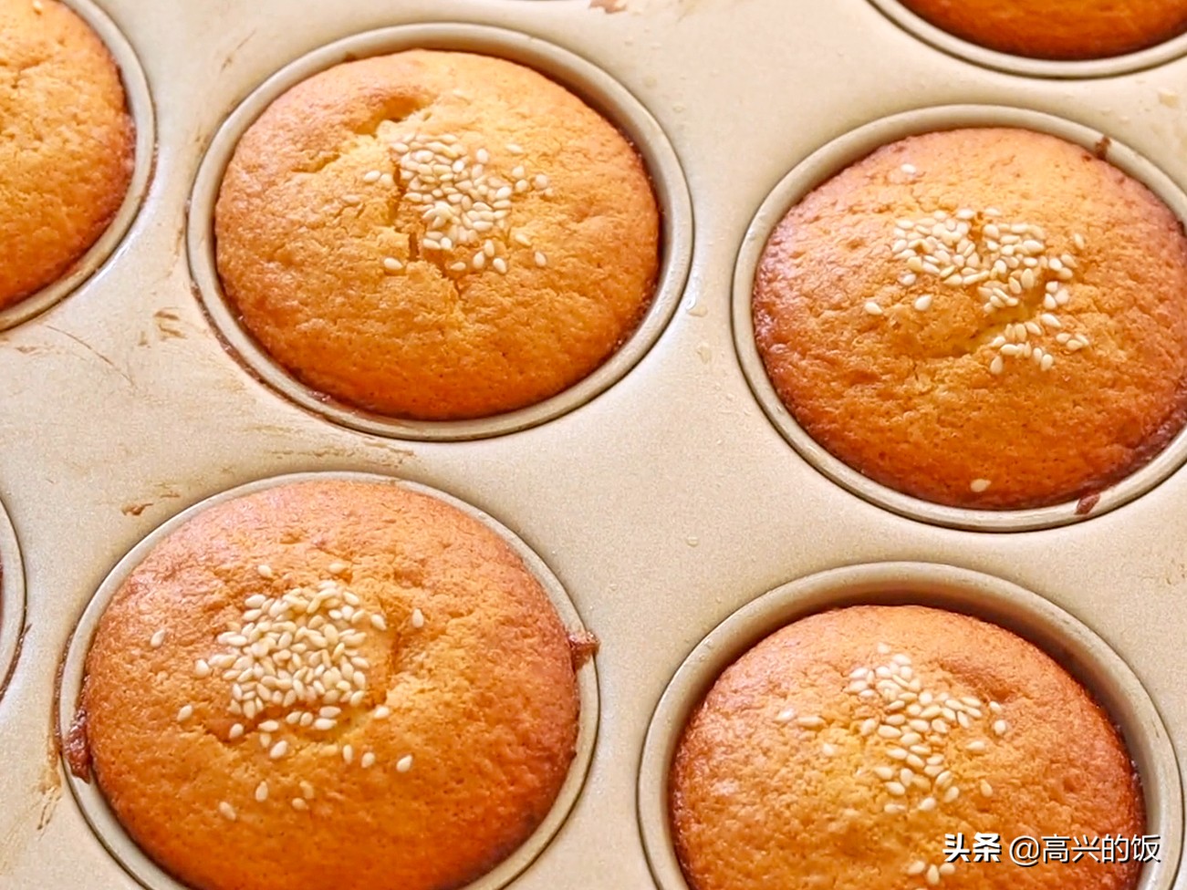 小蛋糕的添加劑多，別給娃吃了，4個雞蛋1碗麵，在家做出12個