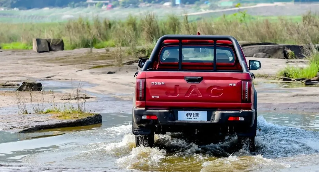 爱玩敢玩的江淮悍途皮卡属于你的时代来了