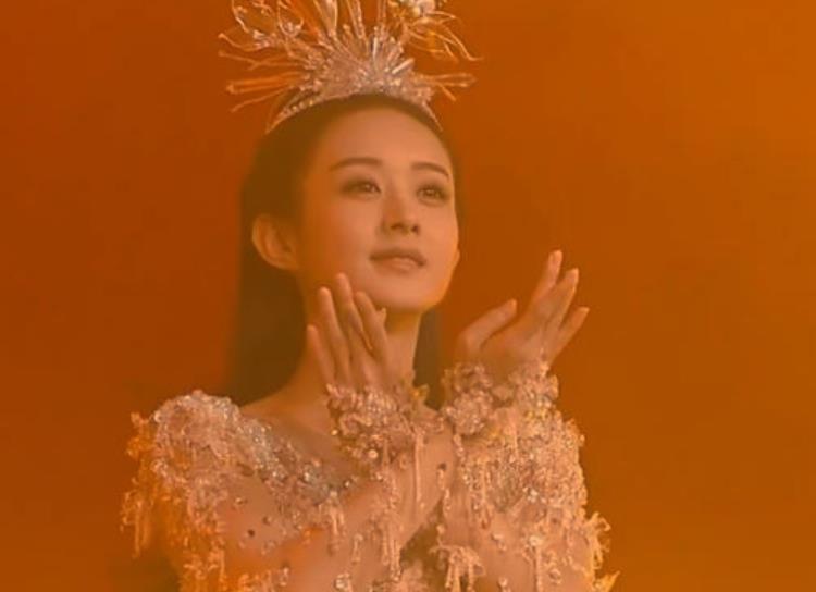 李小璐金鹰女神镜头被剪，前夫贾乃亮C位献唱，二人对比太明显