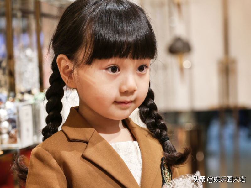 爸爸去哪儿四年后，阿拉蕾小山竹颜值被妹妹超越，李亦航却成男神