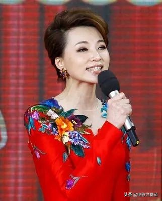 牛年春晚，主持团竞争激烈，董卿呼声最高，朱