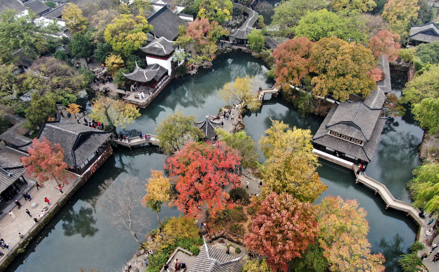 拙政园：中国四大名园之一，园区以水为中心，是全园精华所在