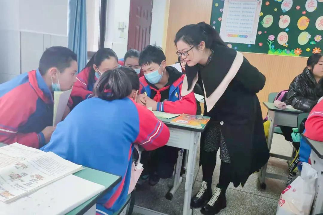 老师，您笑起来真好看——记双流区金桥小学“三八”妇女节活动