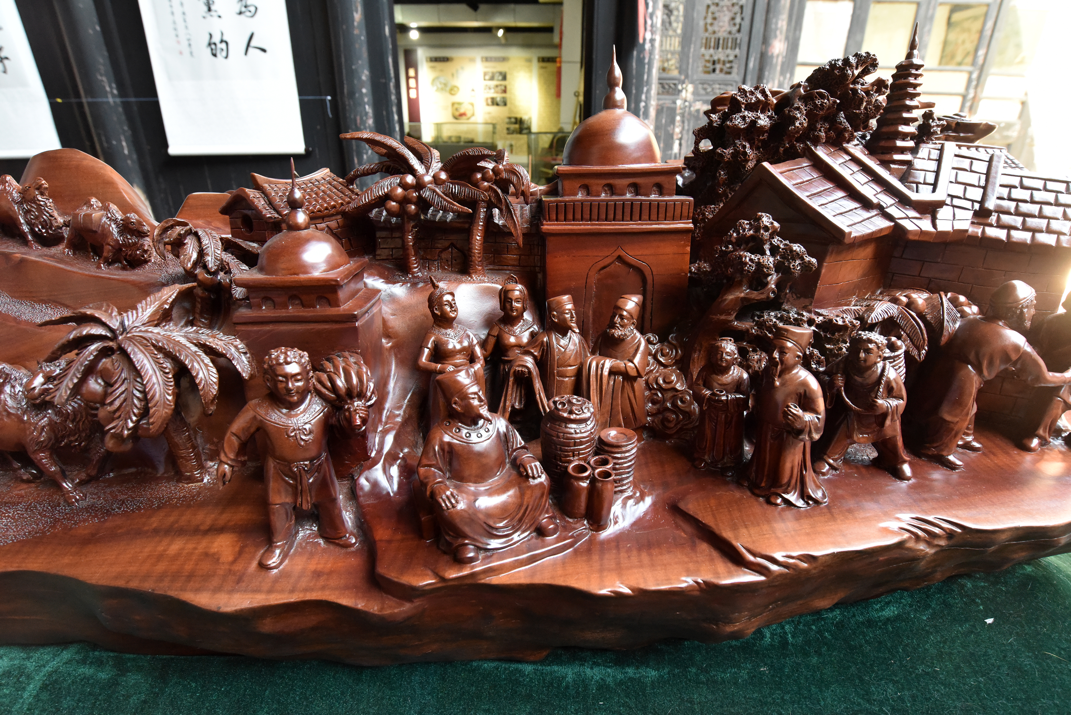 大型古沉木雕《丝路通天》在江西上饶问世