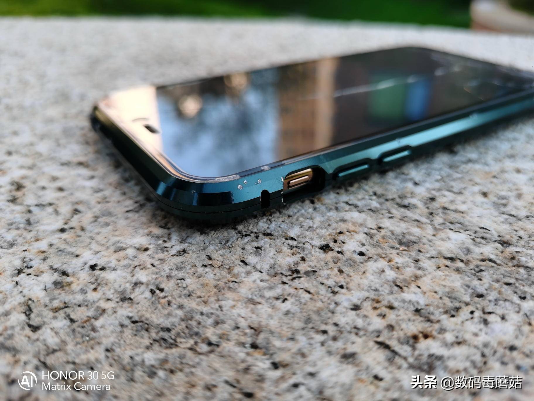 Come from the warning of 16s of evil spirit a group of things with common features: Mobile phone carapace must be bought prevent truly fall, otherwise...