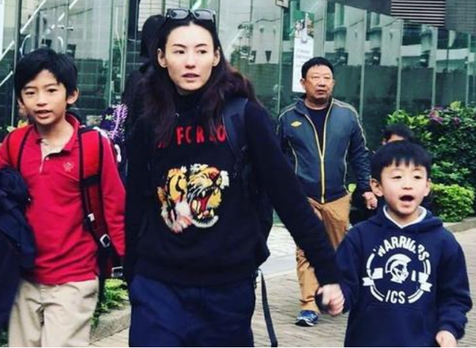 3名记者涉嫌违法曝光张柏芝三胎儿子出生证明，定罪或判5年监禁