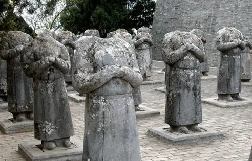 武则天墓前有61个无头石人，千百年来无人破解，