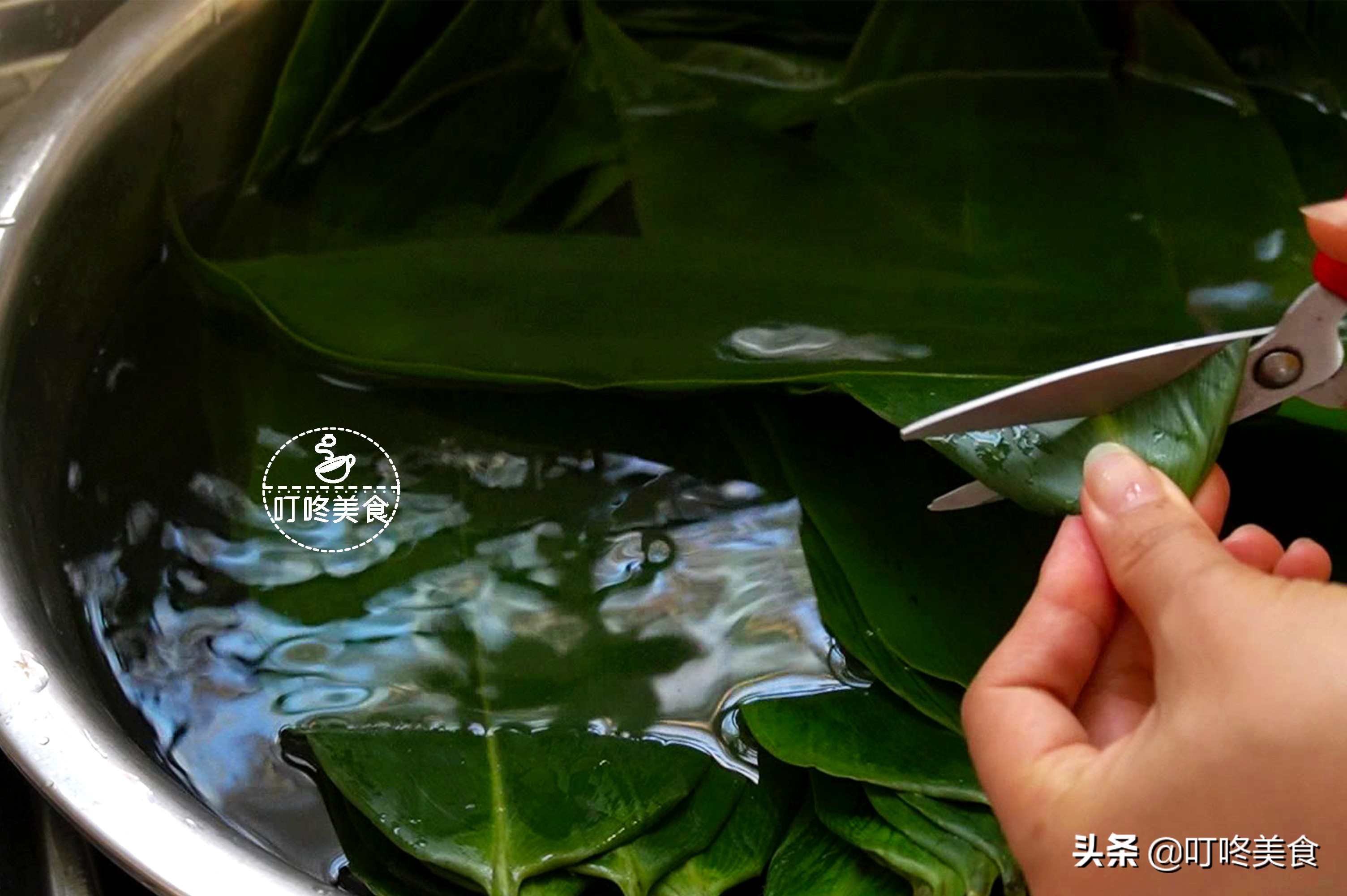 碱水粽最简单的做法，这样做软糯可口，馅不外露，两分钟轻松学会
