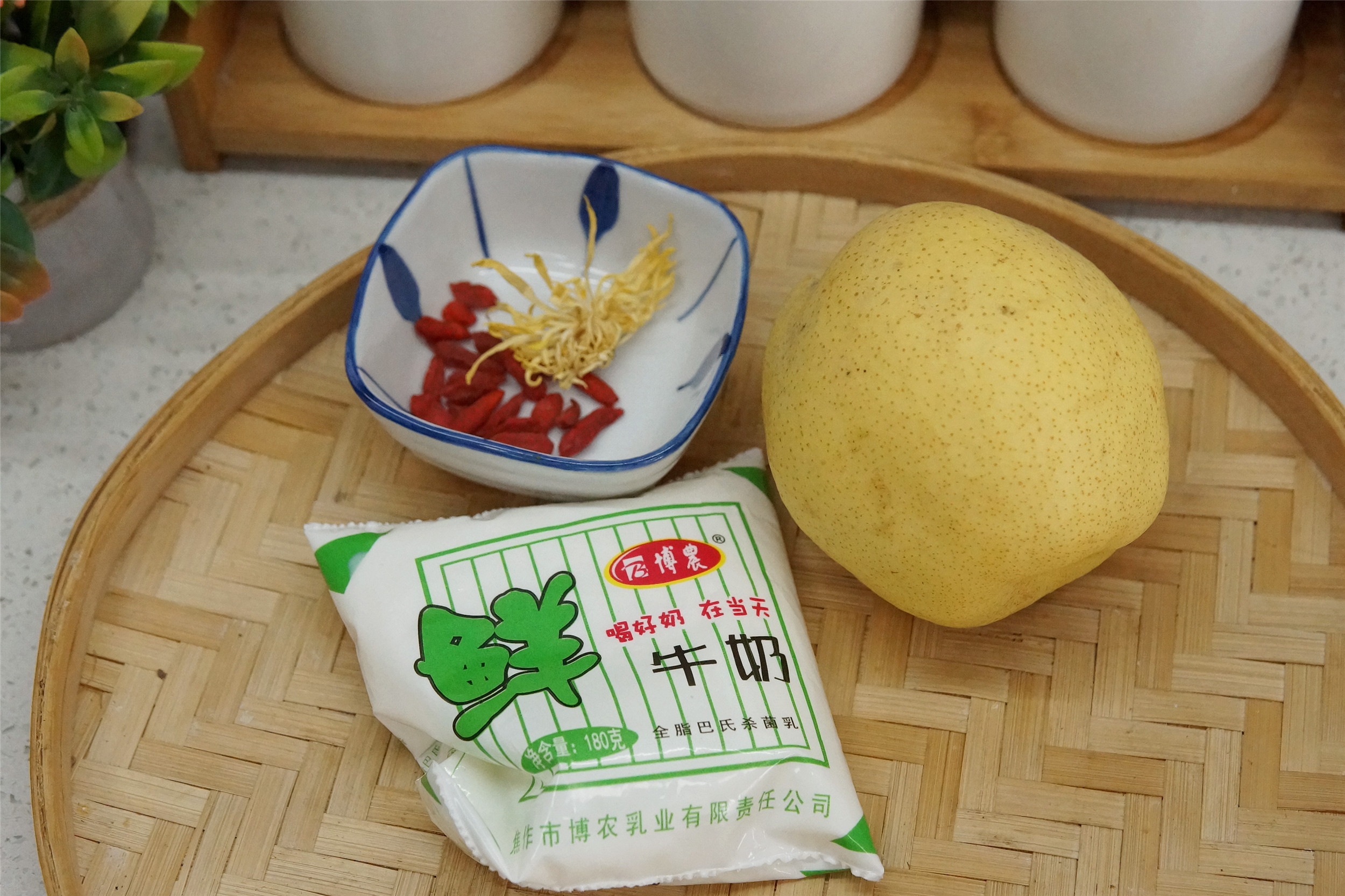 1个鸭梨1包奶，教你做“梨撞奶”，冻一冻，解暑冰爽好喝到飞起