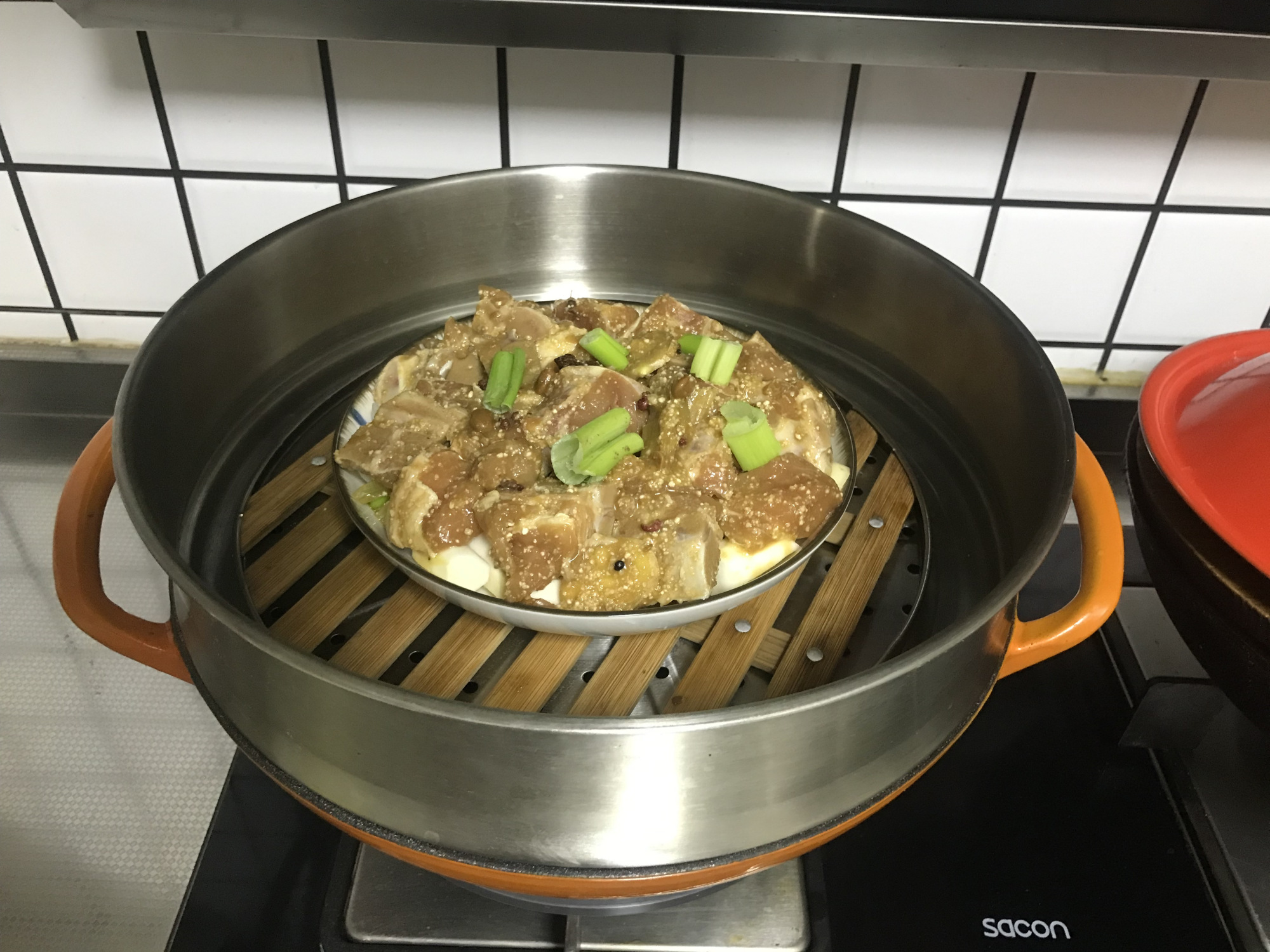 蒸排骨，先焯水是错的，只需多加1步，肉质滑嫩多汁，好吃不上火