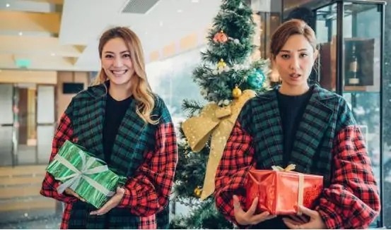 Jasper出席鄭希怡女兒生日會，手插兜有大哥範，男帥女美