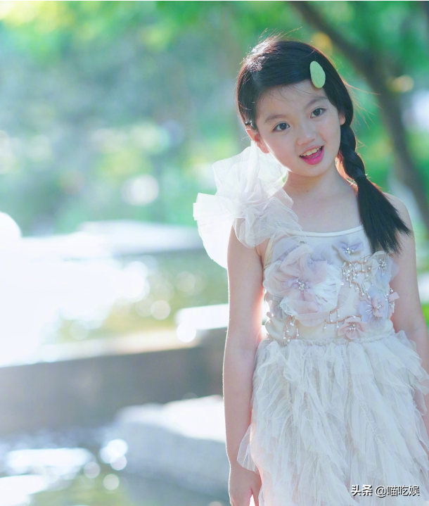 9岁阿拉蕾近照认不出，时隔3年骑董力脖子，你长大了，我也老了