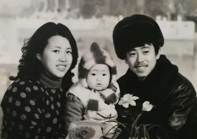 潘长江妻子近照曝光，曾经为他住厕所，却差点被爆红的丈夫抛弃