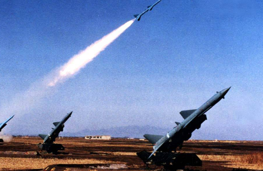 导弹用什么推进？洲际导弹飞行距离超远，到底是什么原理？