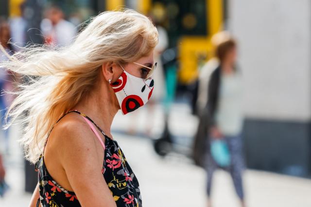 德國進退兩難，默克爾含淚道歉，民眾：都是美國害的