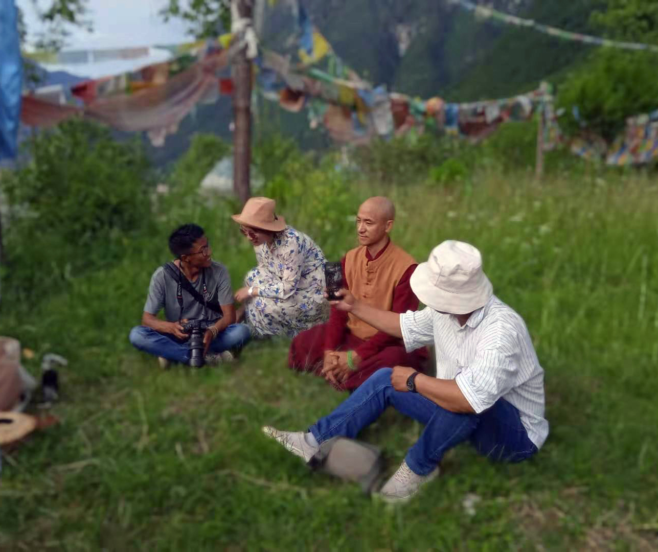 中国藏语高级佛学院佛学和藏语博士丹增觉美格西师父对本次颁奖仪式和