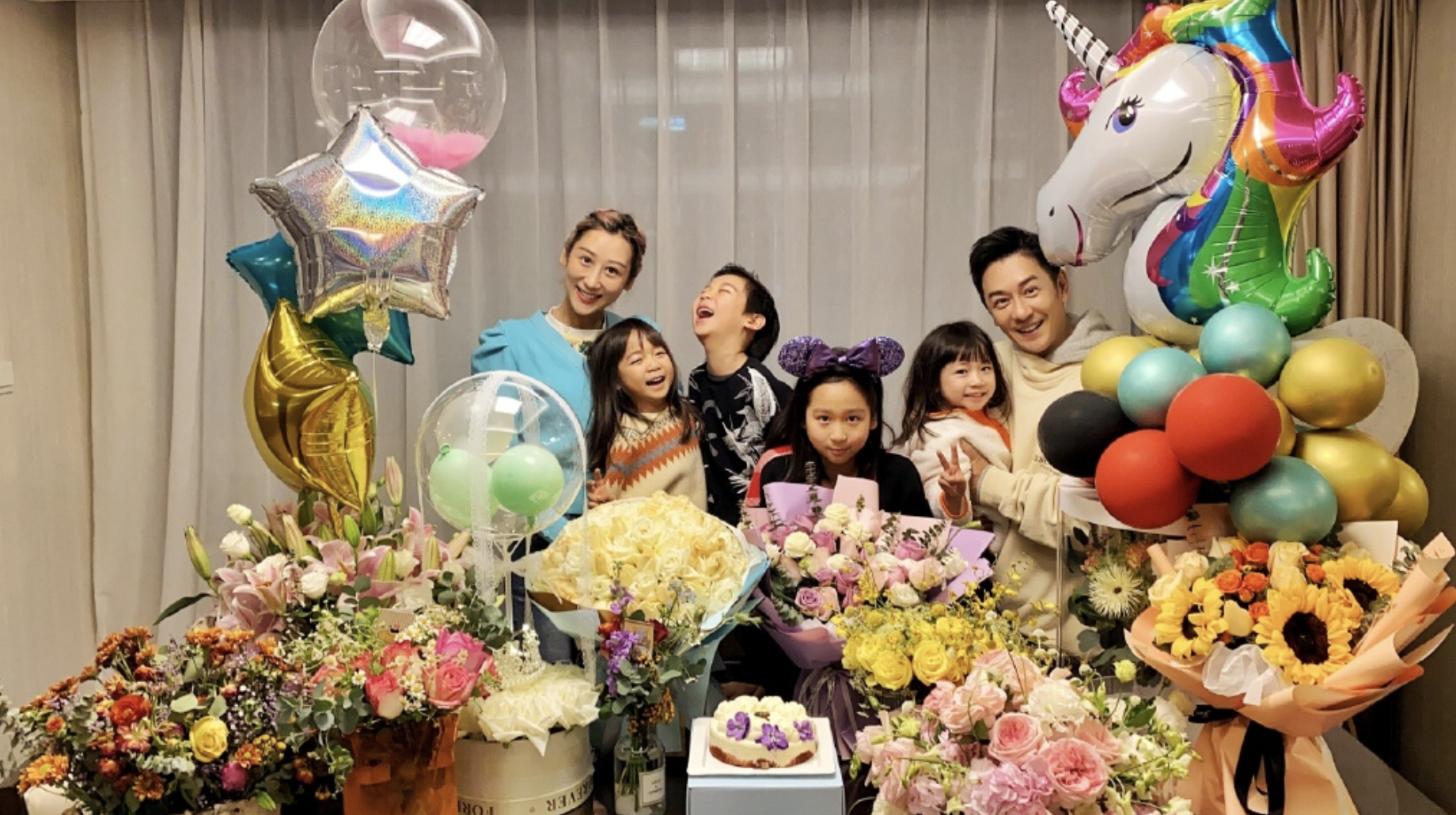 蔣麗莎生日曬18宮格，分享全家福，與蔡少芬黃奕陳法蓉親密合影