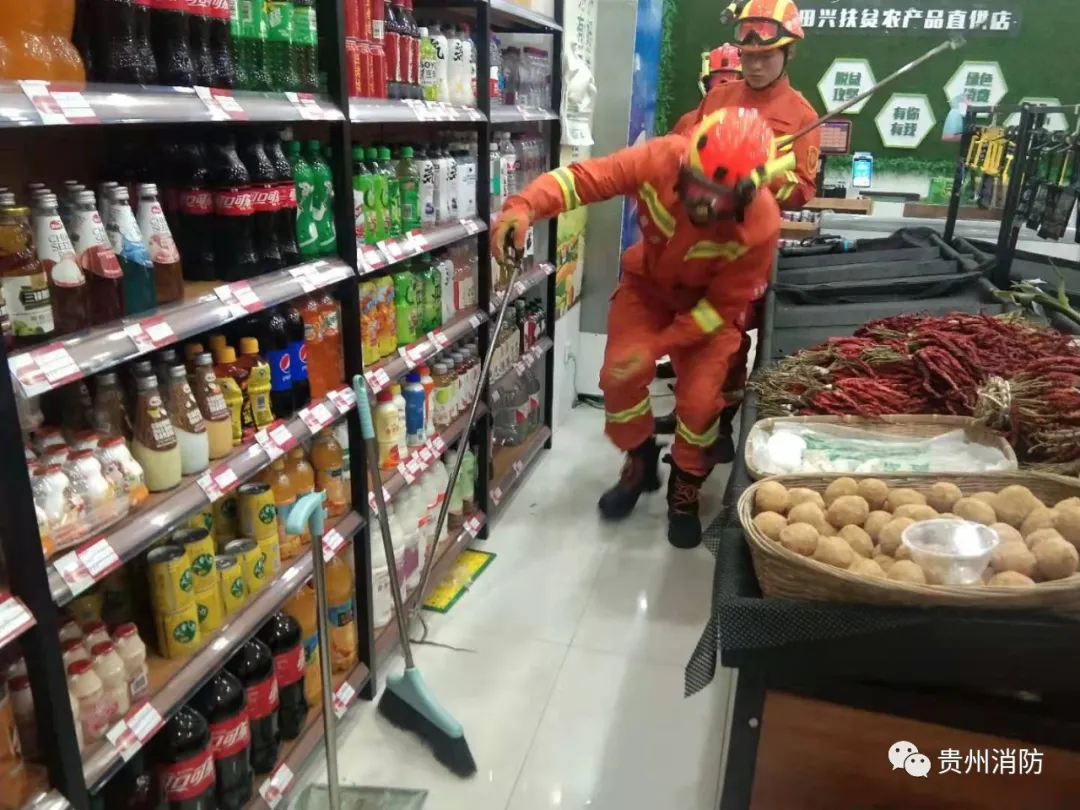 贵阳市中心,蛇出没!医院、超市都不放过