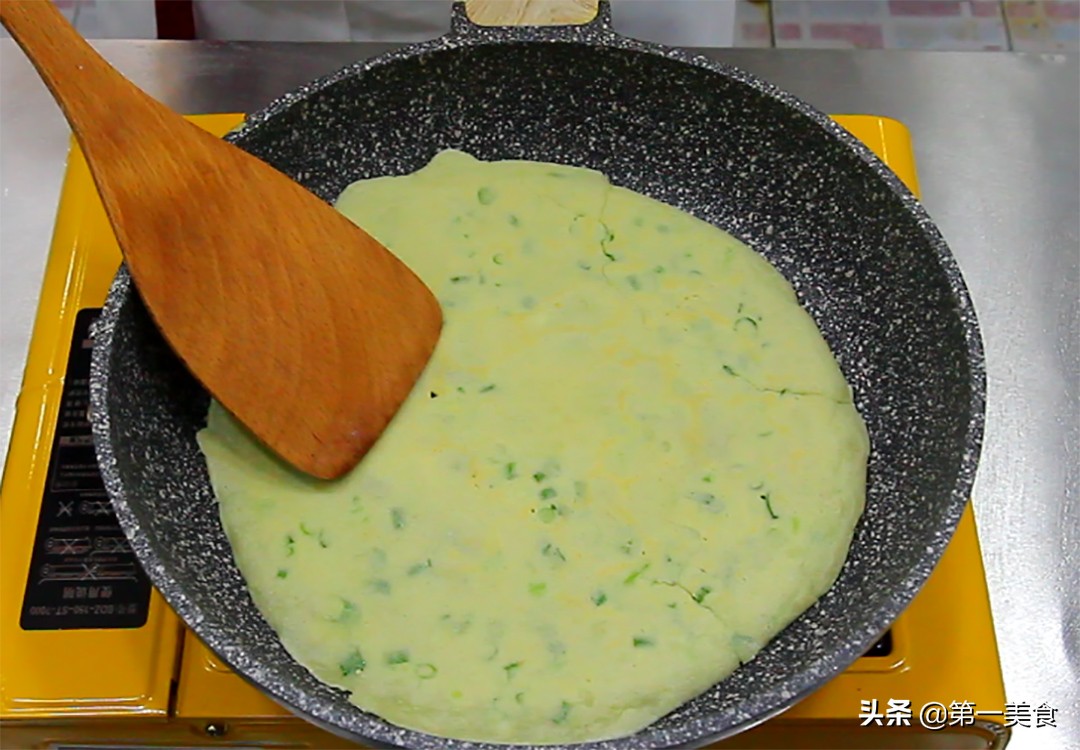 圖片[6]-小蔥煎雞蛋餅最簡單的做法 營養美味又好吃 學會了輕松搞定早餐-起舞食譜網