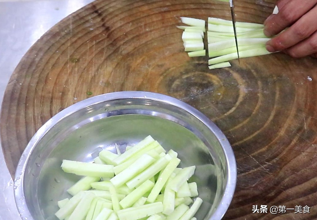 图片[3]-【丝瓜豆腐汤】做法步骤图 厨师长炖成滋补汤 清香营养-起舞食谱网