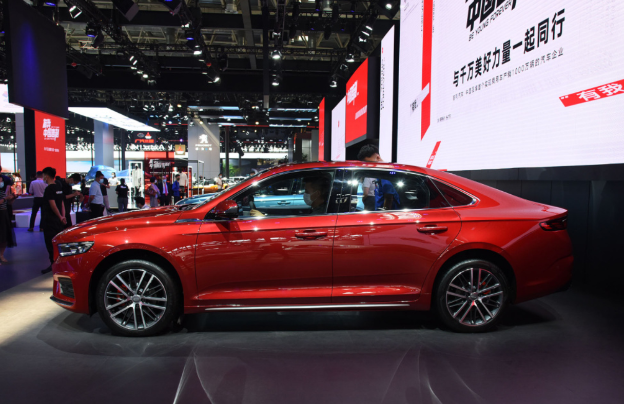 吉利又出好车，轴距2米8还有2.0T，11万多起步