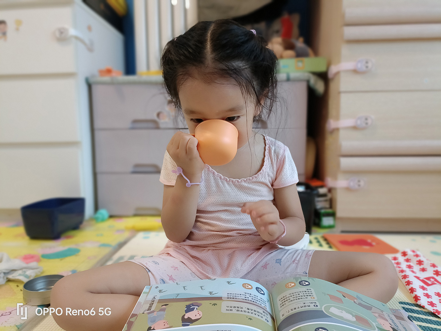 OPPO Reno6拍娃怎么样？本不需美颜，但照片还是让家长很受用
