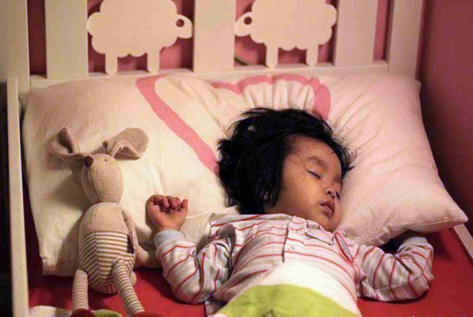 寶寶睡眠有2個黃金期，不光能助力智力發育，對長個也有好處