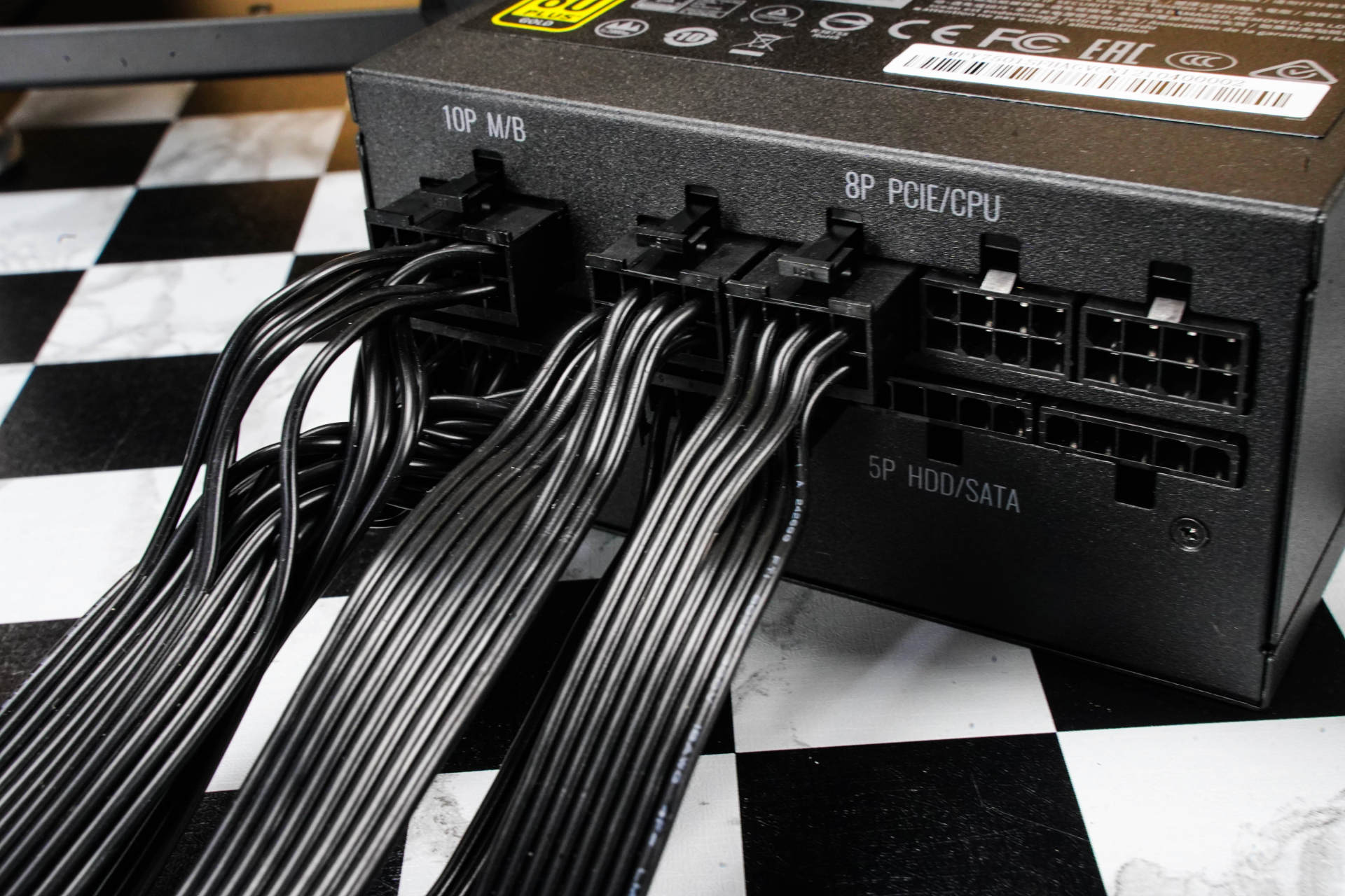 办公电脑也要高颜值，帮闺蜜组装电脑，我自己却爱了