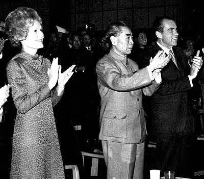 尼克松访华时假装讨要烟盒上的熊猫图案，周总