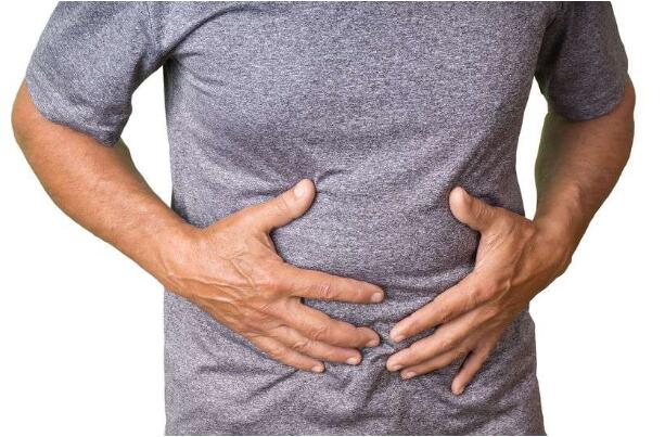 酒精肝發作前，身體多次發出求救信號，愛喝酒的人，及時抓住