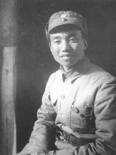 毛泽东唯一一次战场开枪，从贺子珍手上接枪带