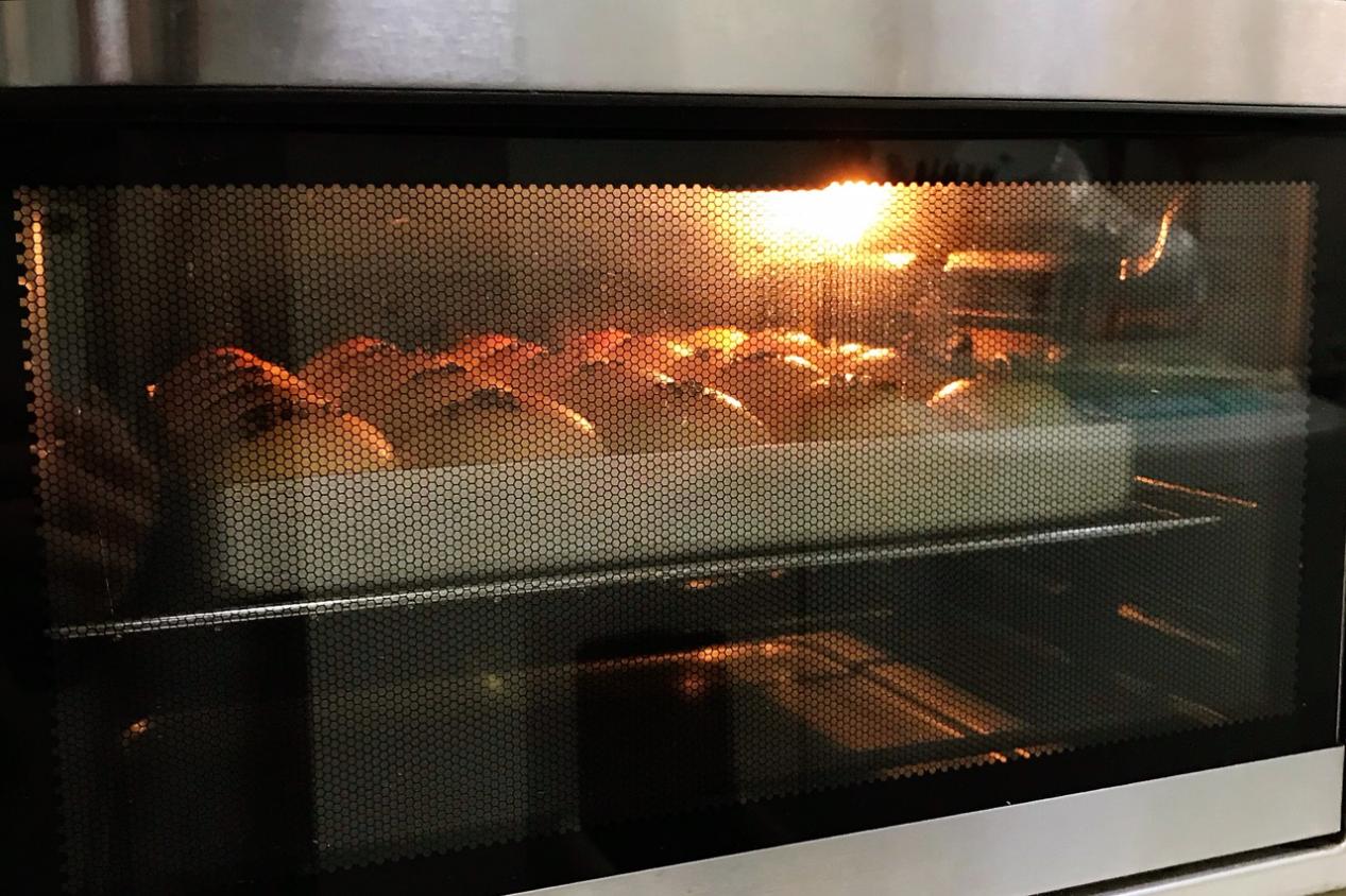 自制奶香面包，做法不难，香甜松软，比买的还好吃