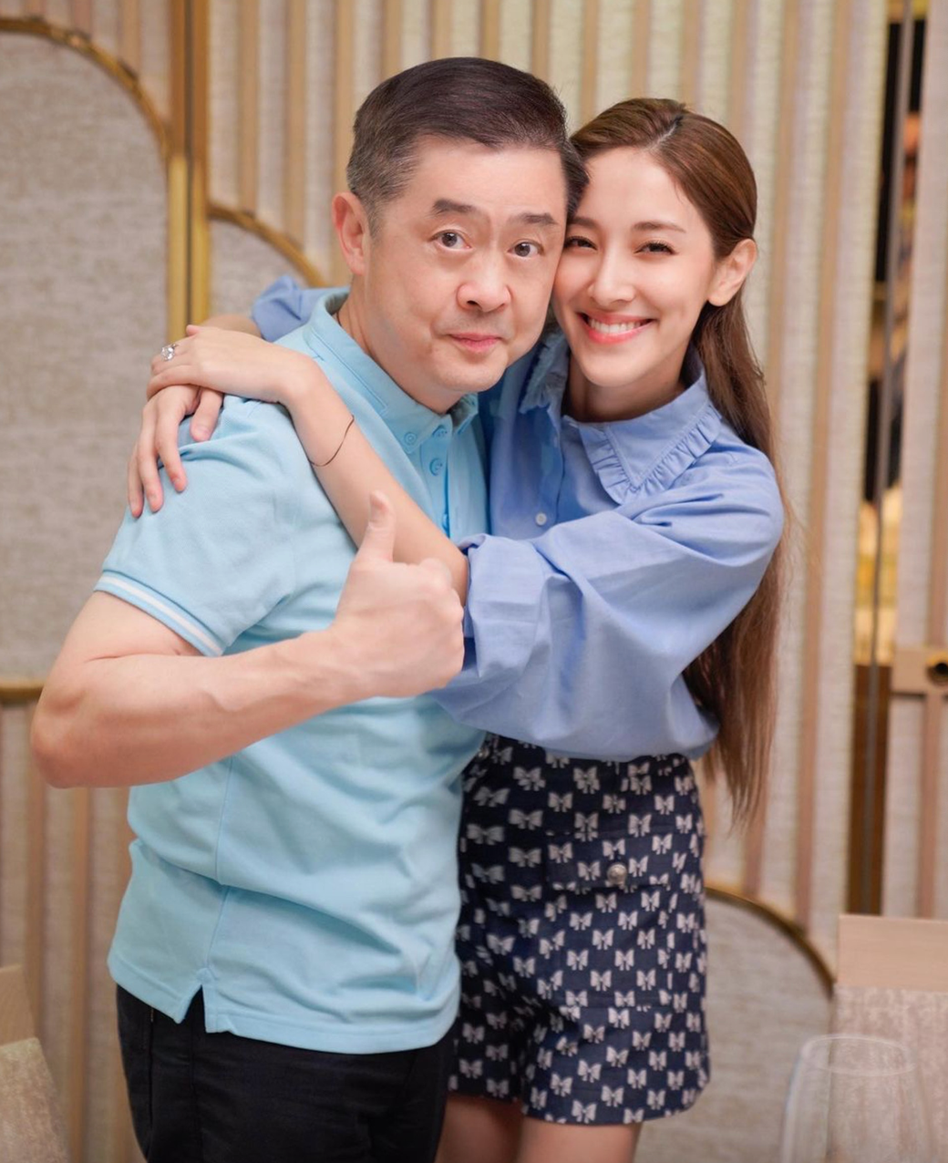 陈凯琳为郑嘉颖和爸爸庆生，小儿子长得像外公，隔代遗传又显灵了