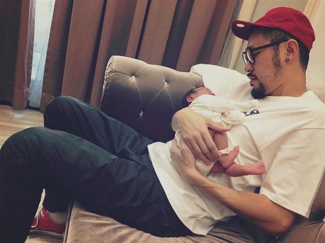 中国有嘻哈导师3度当爸！与女友交往10年不登记